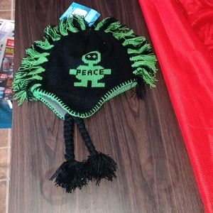 Bnwt Kids mohawk winter hat green and black